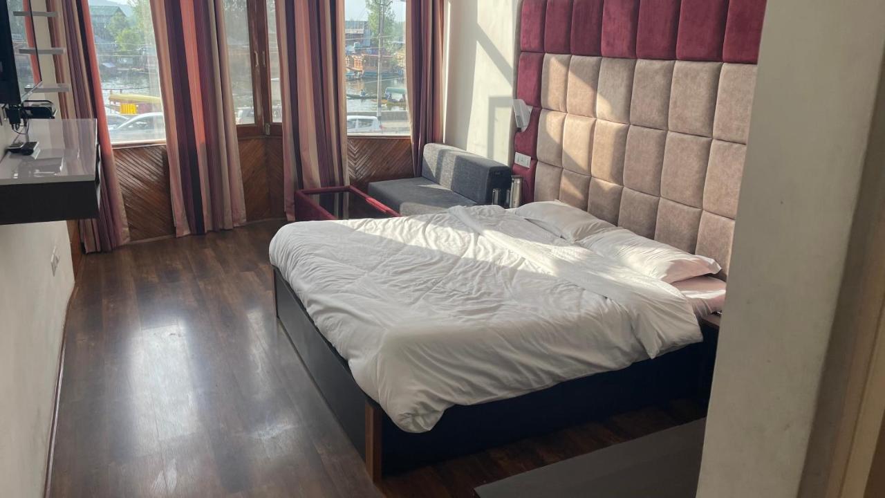 Hotel Senorita Srinagar  Luaran gambar