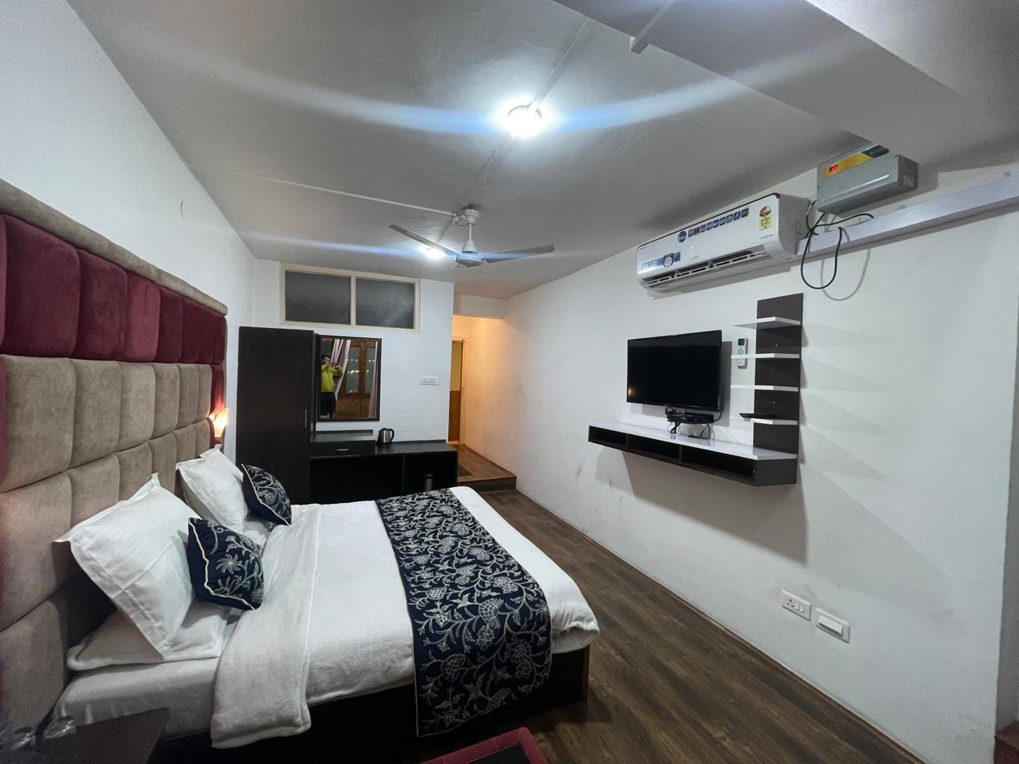 Hotel Senorita Srinagar  Luaran gambar