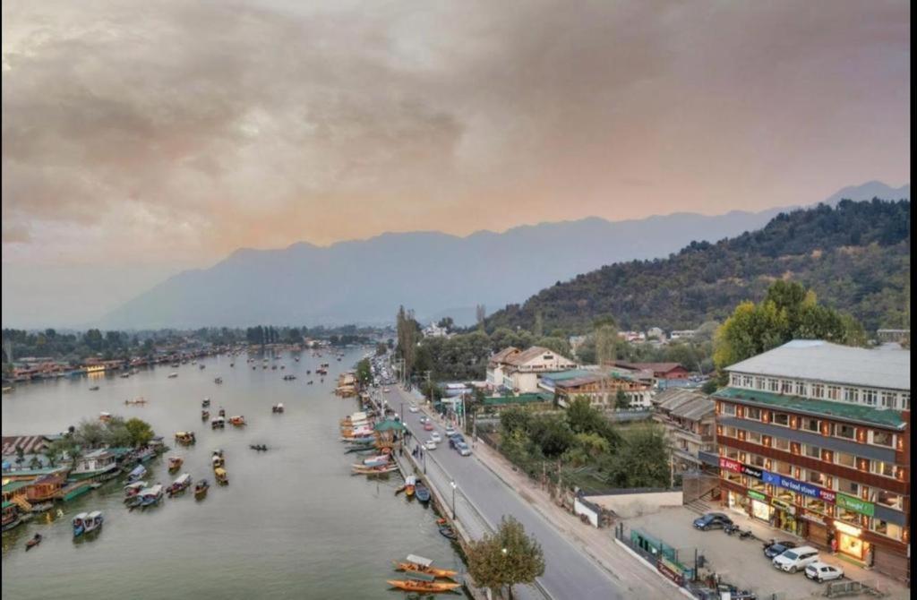 Hotel Senorita Srinagar  Luaran gambar