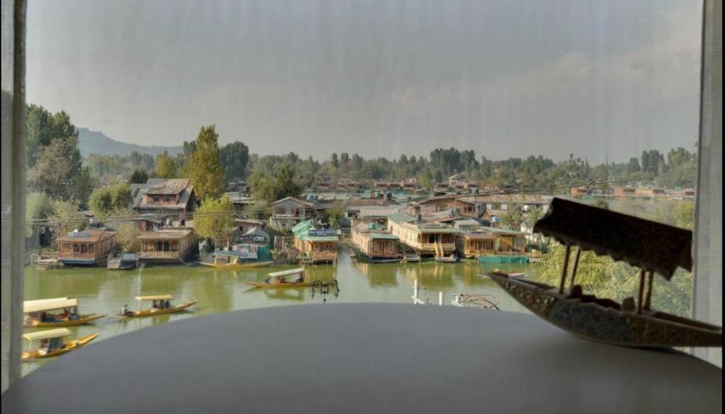 Hotel Senorita Srinagar  Luaran gambar